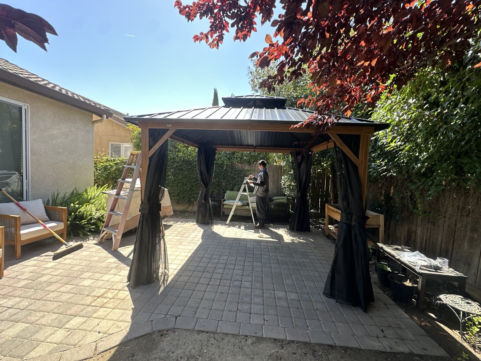 Hardtop gazebo assembled by E.C.H.